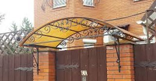 Навесы над калиткой - монтаж в Курске от НавесыКус | от 1737 рублей
